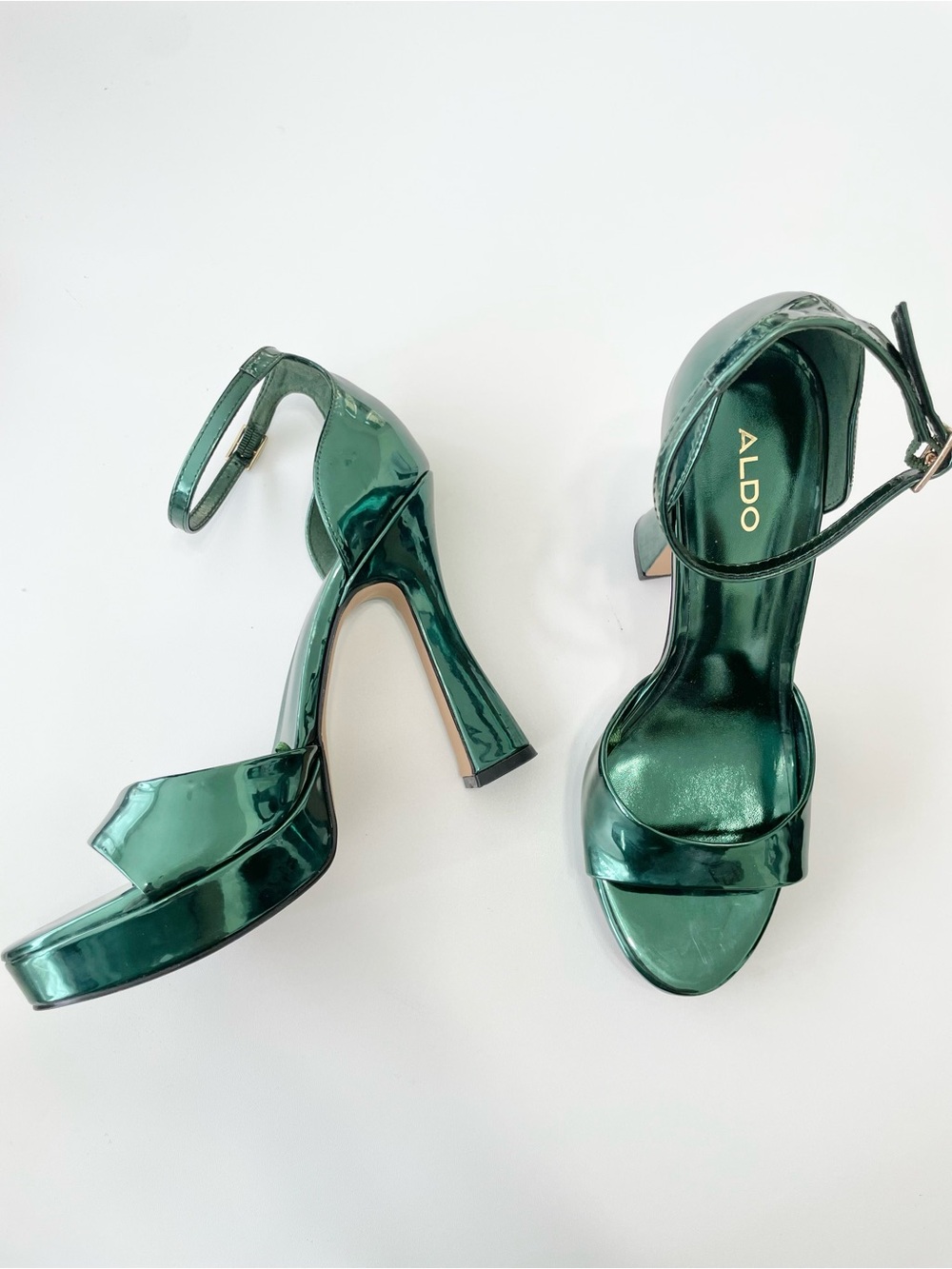 ALDO Emerald Green Open Toe Chunky  Block Heel Ankle Strap Sandals 8.5 Metallic